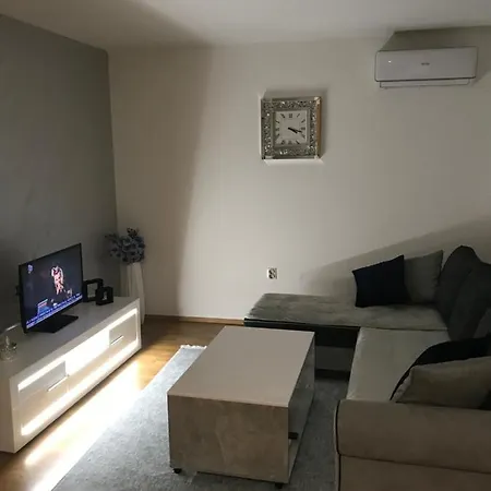 Apartment Apartman/stan Na Dan *