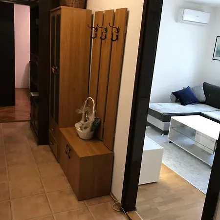 Apartman/stan Na Dan Apartment